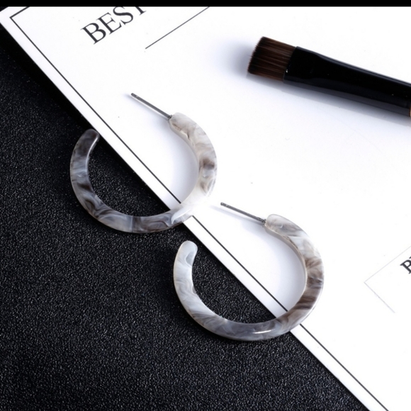 Jewelry - *ONE LEFT* NEW Grey Marbled Earrings